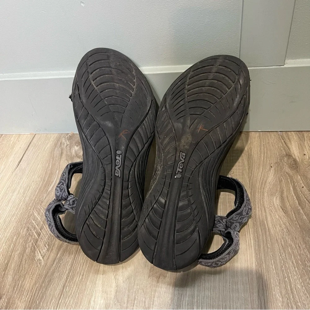 Teva black‎ and blue sandals men’s size 8